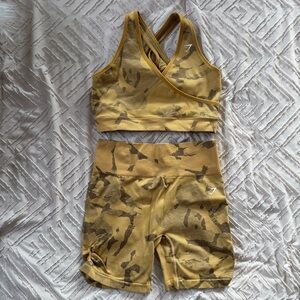 Gymshark Women's Gold Camo Sports Bra and Shorts